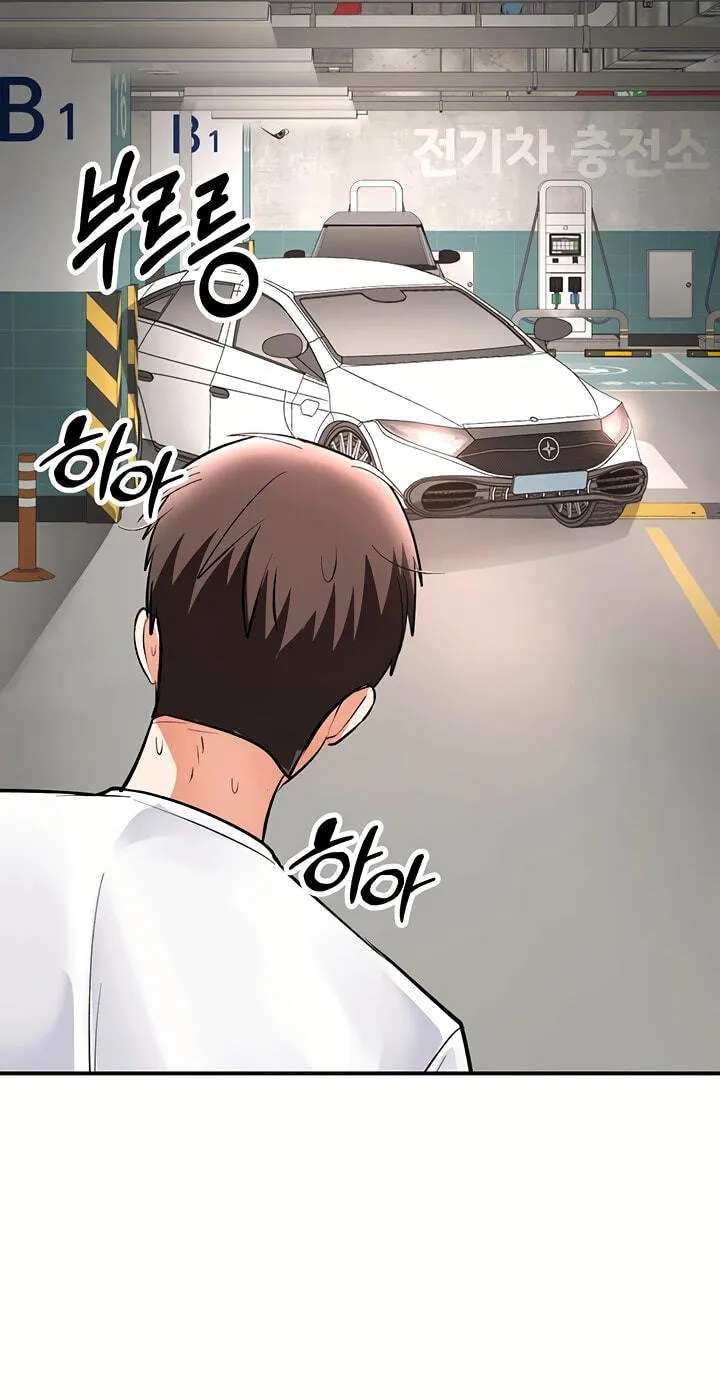 I'm the only guy in the massage parlor. Chapter 25 - page 32